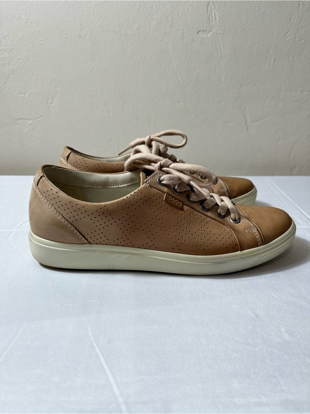 ECCO Women's Soft 7 Perf Tie Leather Casual Comfort Walking Sneakers Tan SZ 8